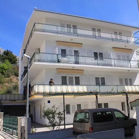 With Parking Space Nemira, Omis - 4652 Appartement