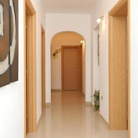 With Parking Space Nemira, Omis - 4652 Daire *
