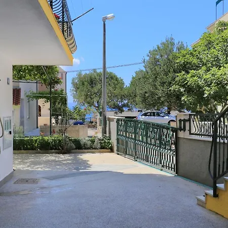 With Parking Space Nemira, Omis - 4652 Appartement Tice