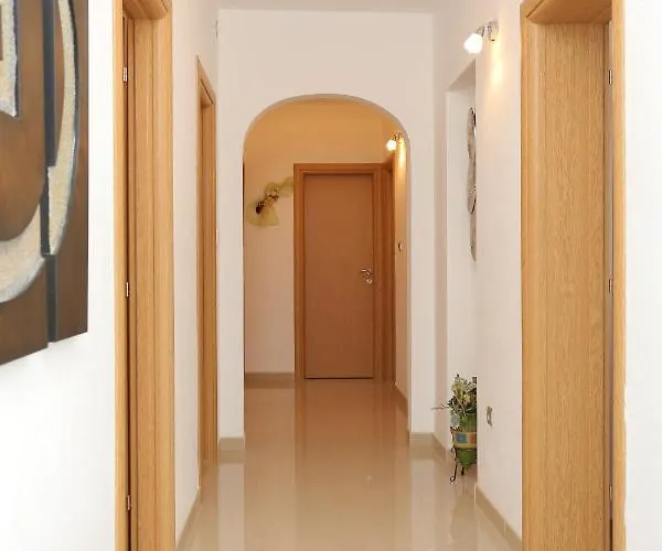 With Parking Space Nemira, Omis - 4652 Appartement *