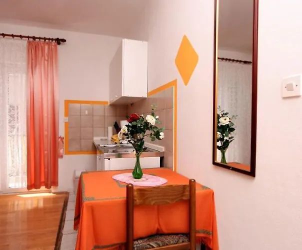With Parking Space Nemira, Omis - 4652 Appartement