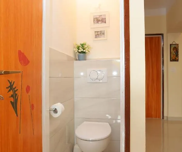 With Parking Space Nemira, Omis - 4652 Appartement